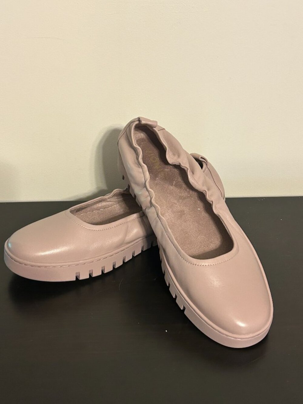 Women's VIONIC Sz 12 Uptown Ballet Lavender Flats